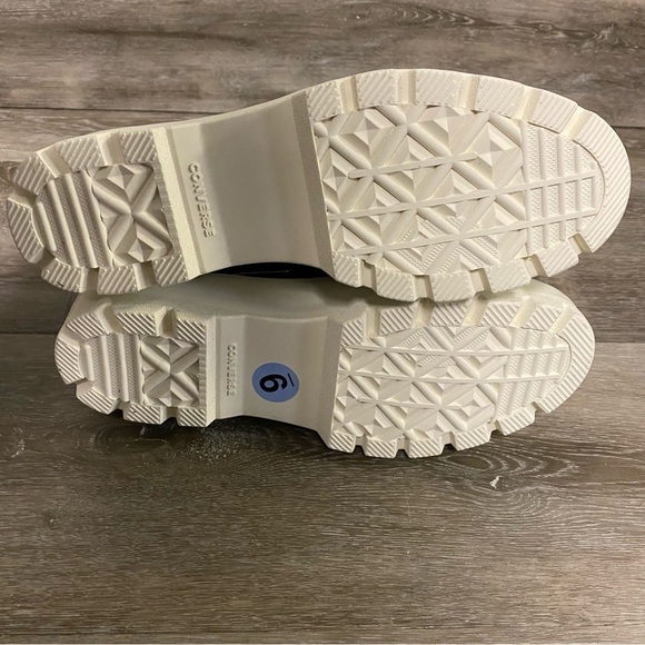 Converse | Chuck Taylor All Star Gore-Tex Waterproof Lugged High Top Sneakers 9 - Picture 10 of 14